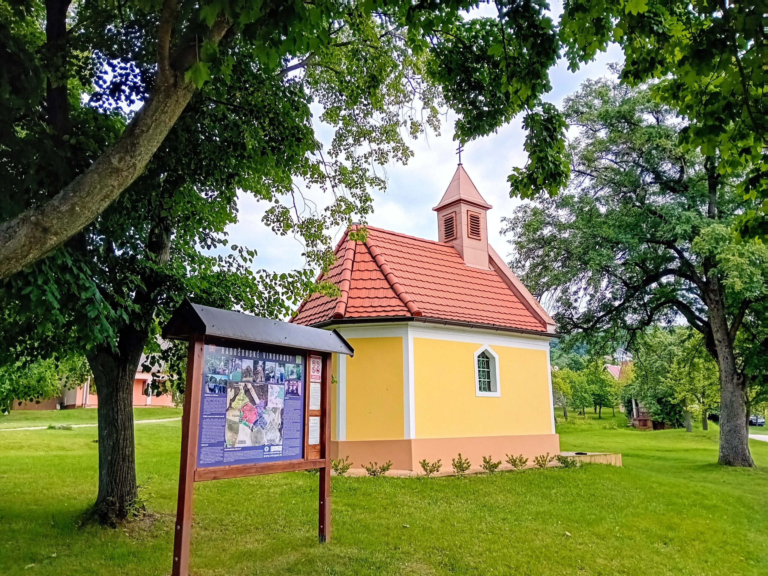Kaplnka sv. Urbana v radošovských vinohradoch