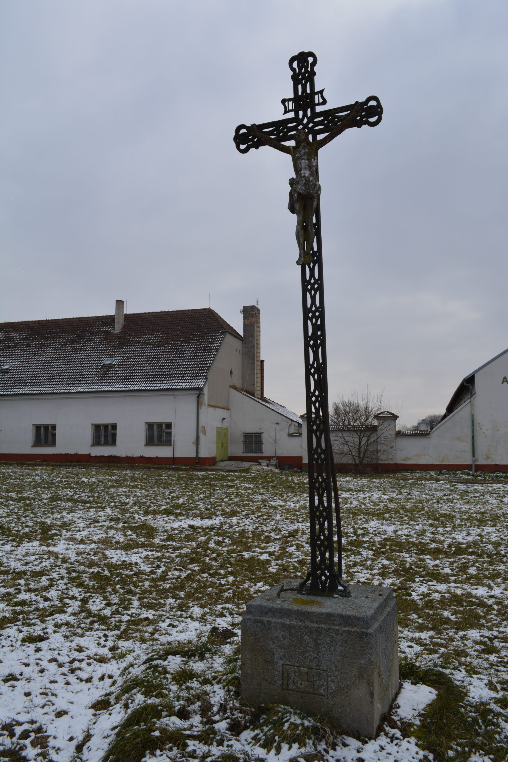 Kříž u statku Milotice