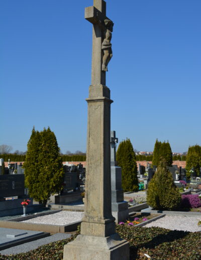 Centrální kříž na hřbitově Ratíškovice