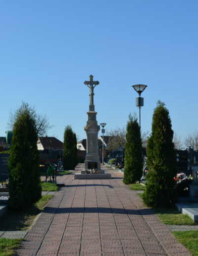 Hlavní kříž na hřbitově Vacenovice