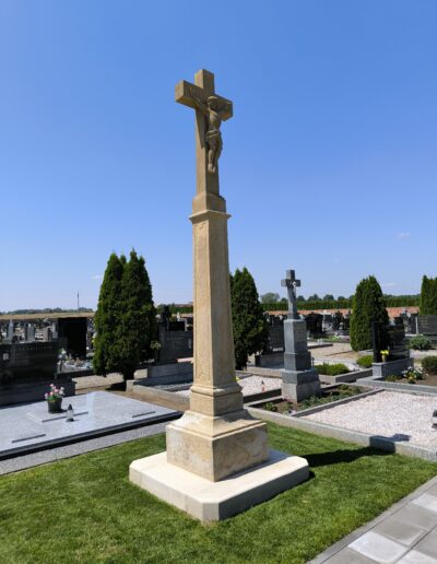 Centrální kříž na hřbitově Ratíškovice
